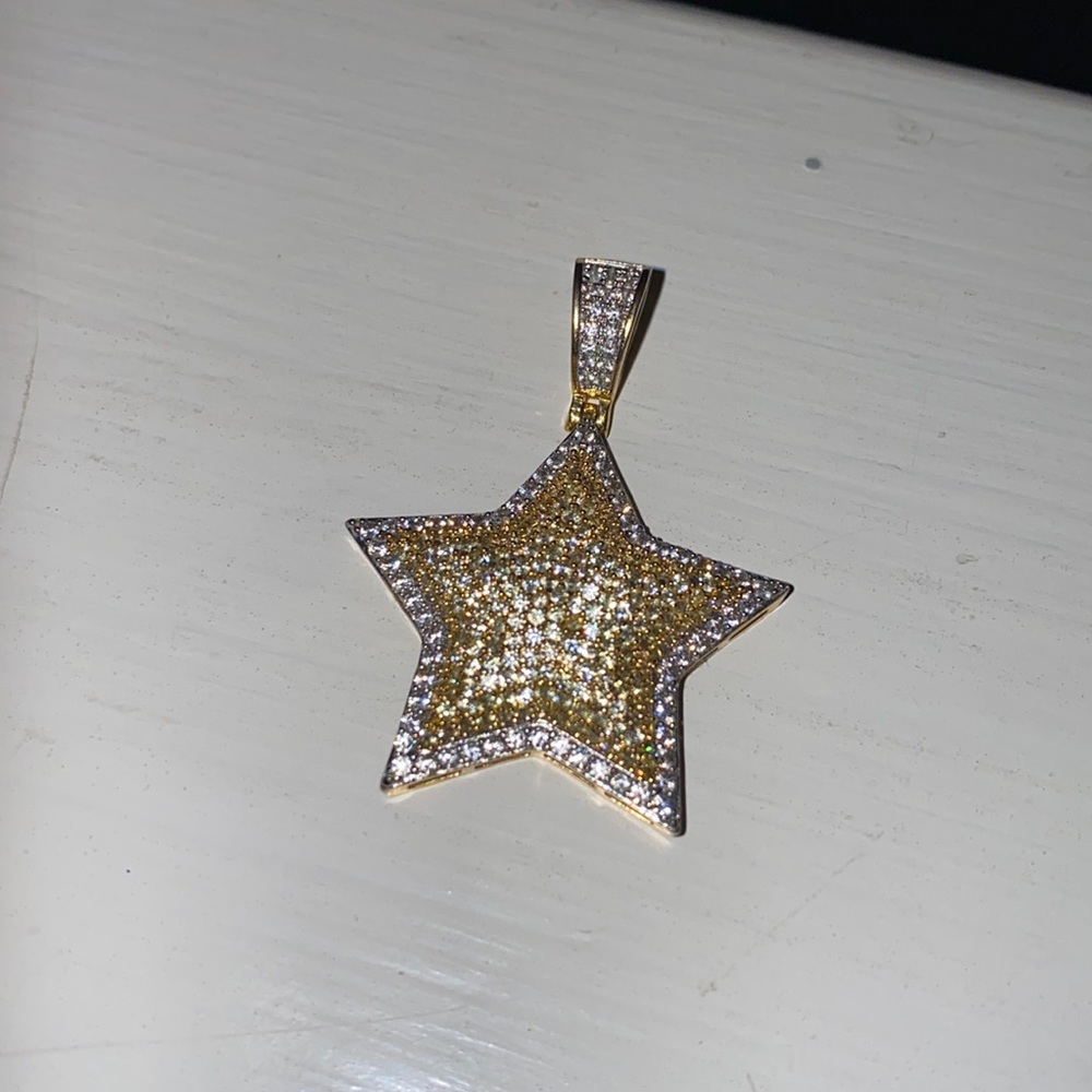 💎💎AAA CZ stones 14k gold plated two toned star pendant.💎💎